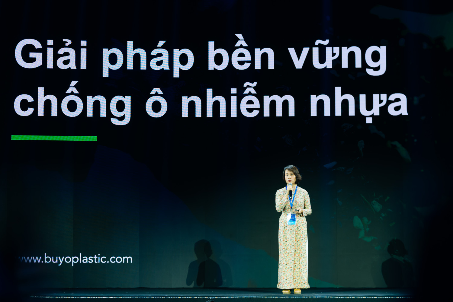 BUYO received champion cup from the PRIME MINISTER OF VIETNAM